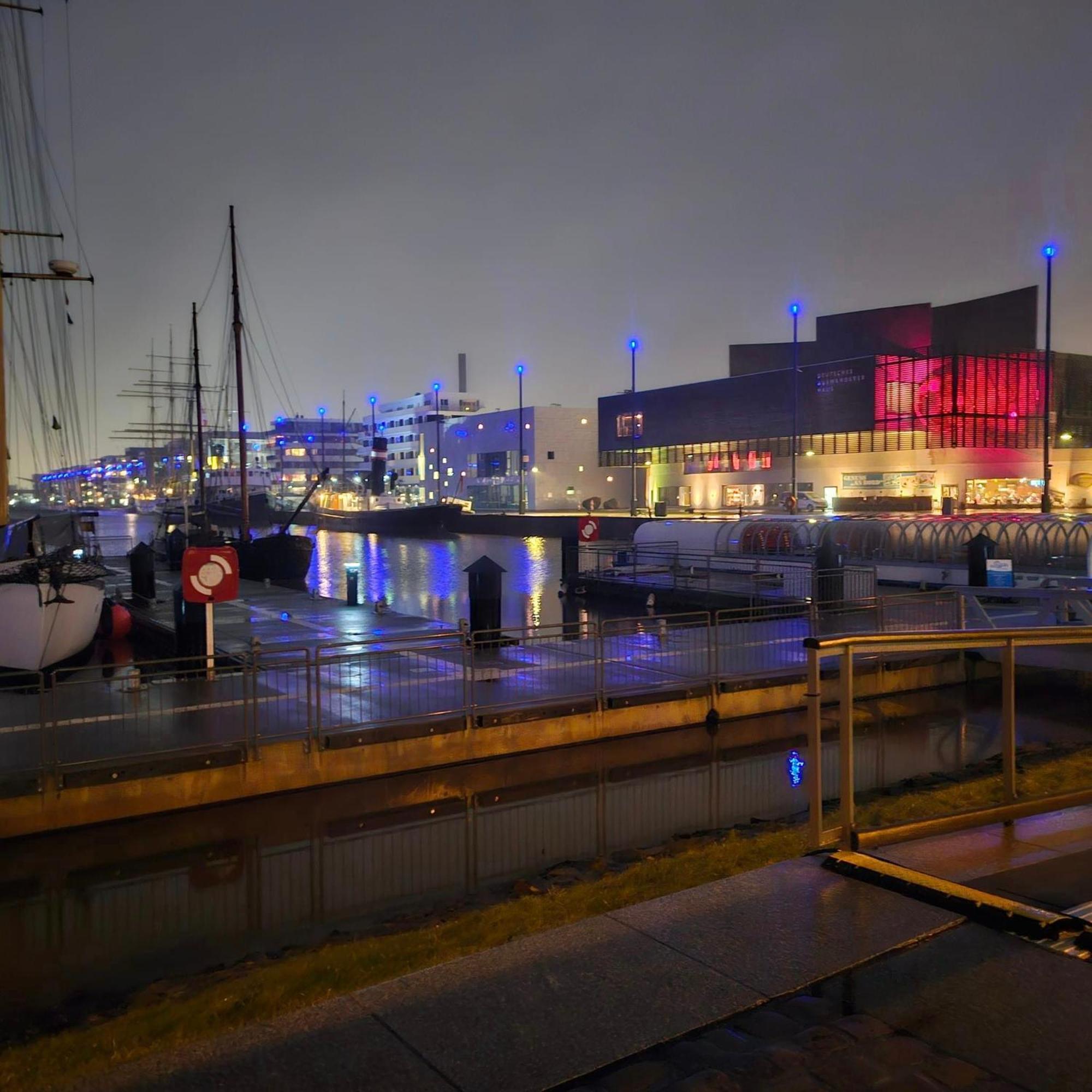 Gemuetl Wohnung Mit Blick Auf Den Hafen Bremerhaven Exteriör bild